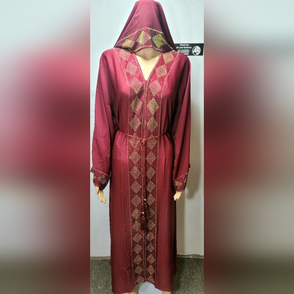 Dubai Abaya Sizes 54,56,58 in Maroon color. - Picture 3 of 6
